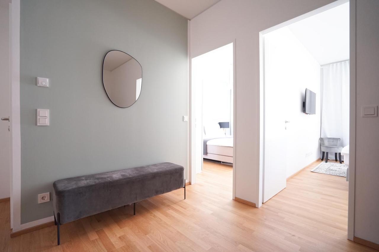 Exclusive 2-Bedroom Condo With Pool & Balcony Bécs Kültér fotó